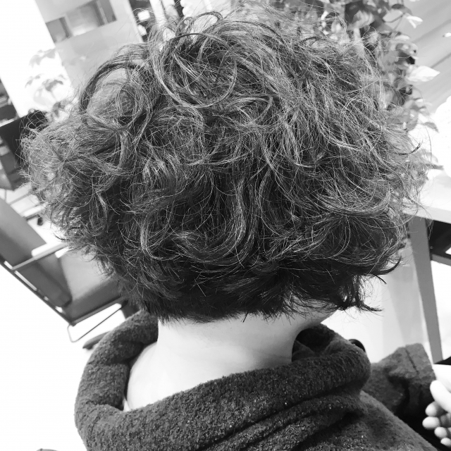 グレーヘアーをスタイリッシュにかっこよく！ 1